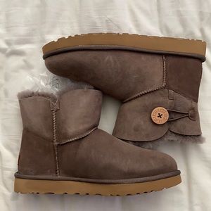 Ugh Women’s Mini Bailey Button II
